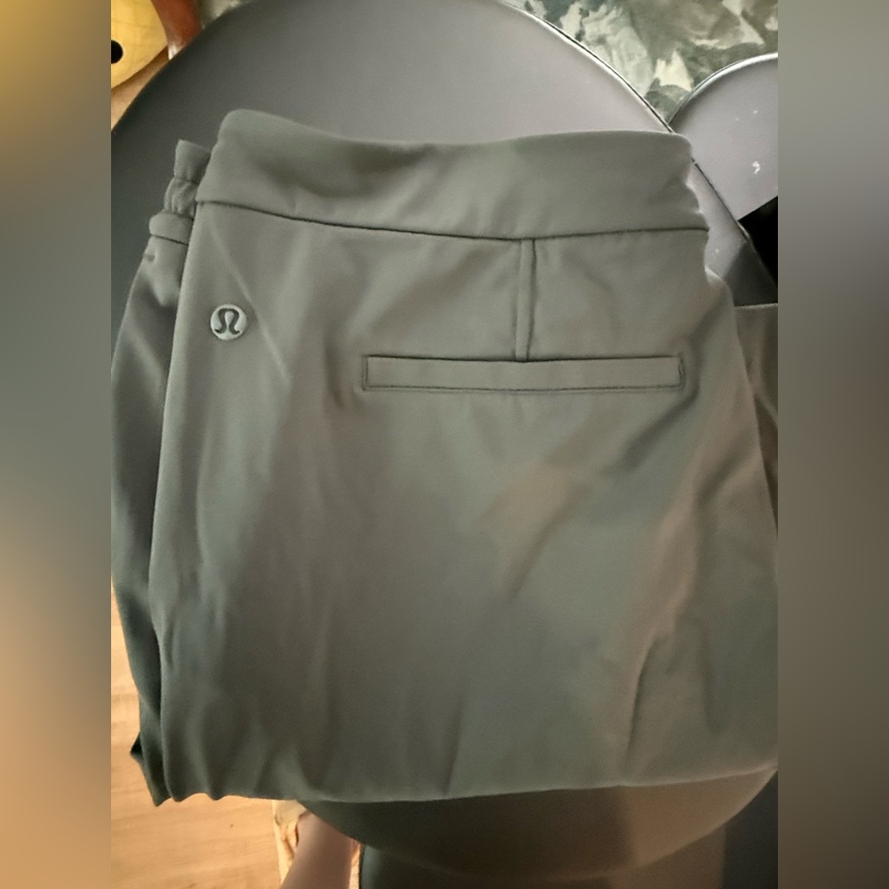 Lululemon Tapered Mid-Rise Pant 7/8 length